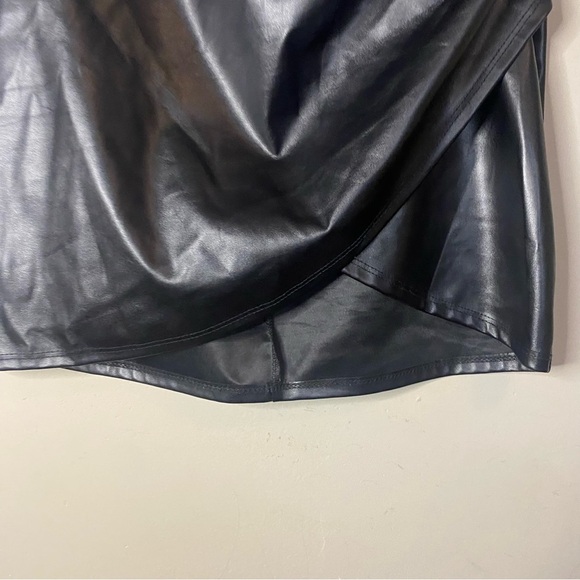 Windsor Black Leather Side Scrunch Open Slit Zipper back Mini Skirt - Picture 3 of 8